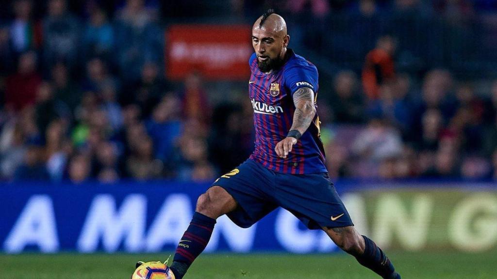 La suplencia de Arturo Vidal le abre las puertas del Barça, pero no para el mes de enero/ EFE