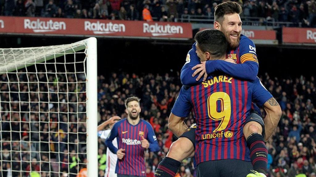 Messi y Luis Suárez celebran un gol del Barça ante el Sevilla en la Copa del Rey 2018-19 / EFE