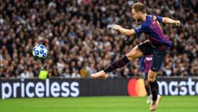 Una foto del disparo de Rakitic durante el partido frente al Tottenham
