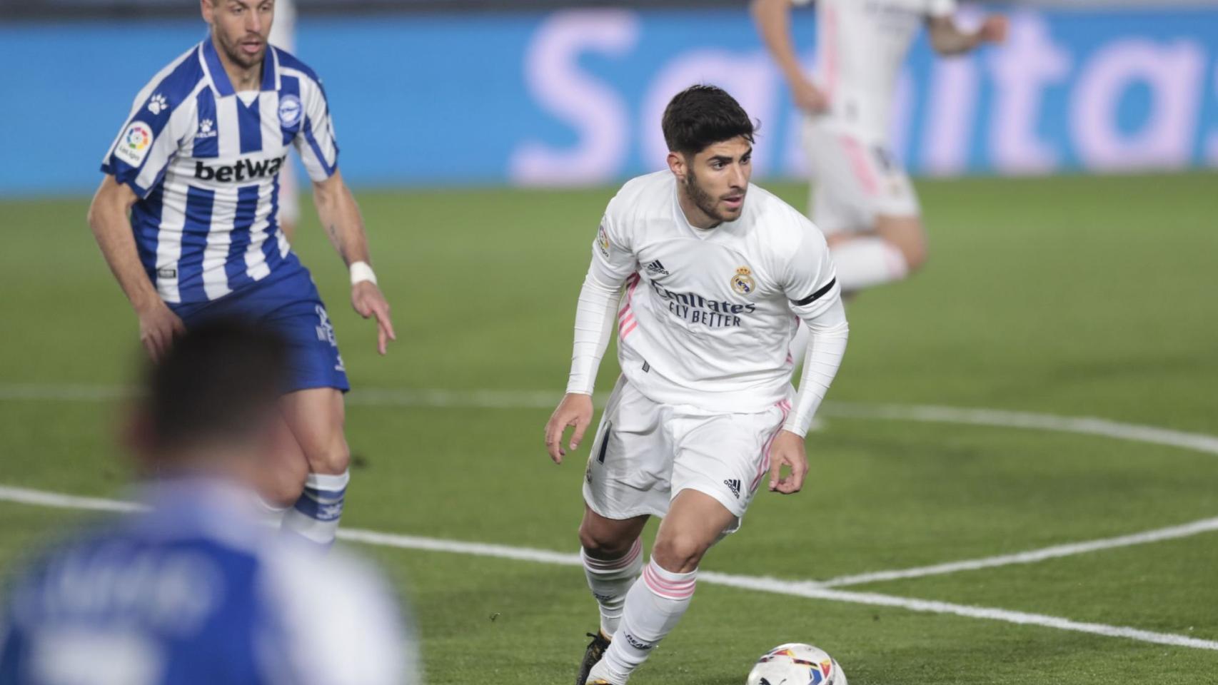 Asensio, en una acción ante el Alavés | EFE