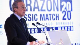 Florentino Pérez, presidente del Real Madrid, ofrece una conferencia solidaria antes del clásico / EFE