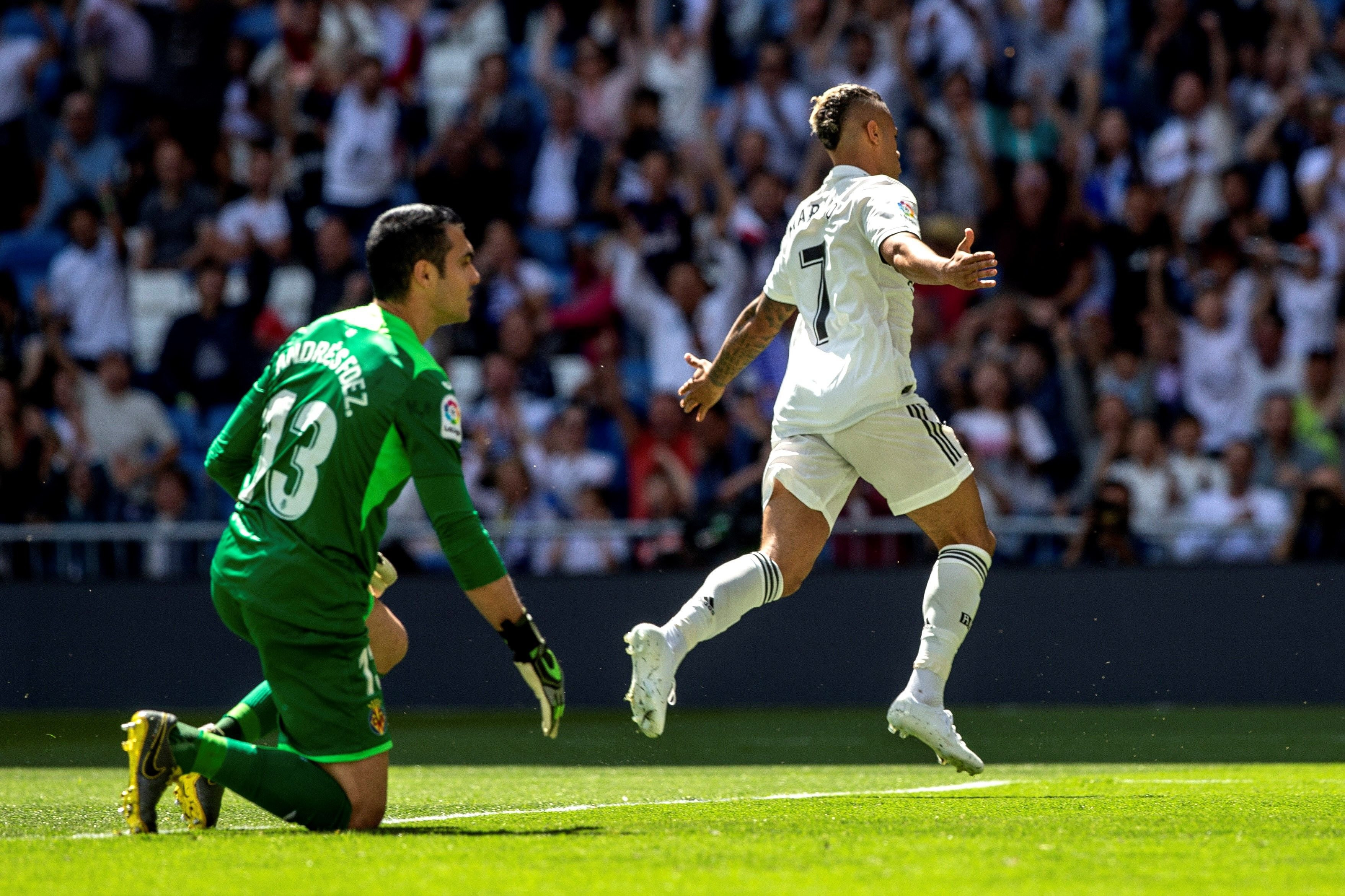 Mariano Díaz celebra uno de sus goles como jugador blanco/ EFE