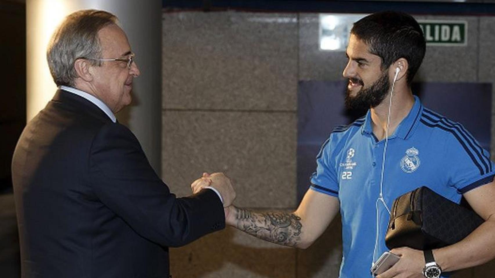 Florentino Pérez saludando a Isco / EFE
