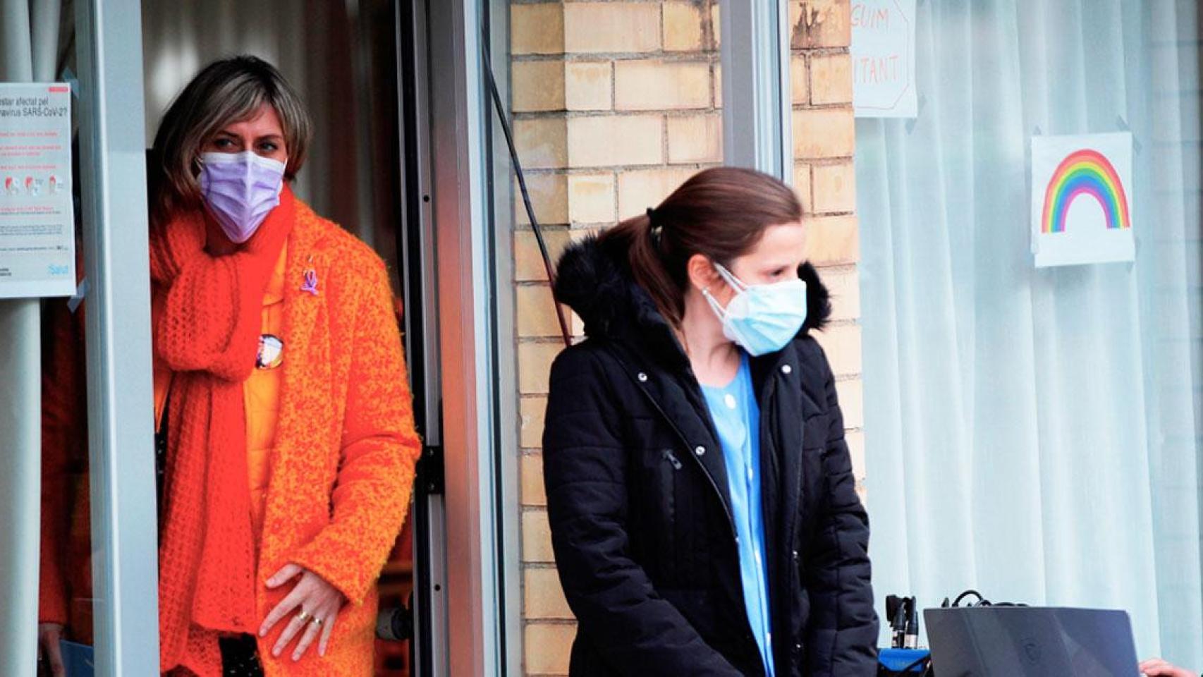 Alba Vergés (i), consejera catalana de Salud, en una comparecencia reciente / EFE