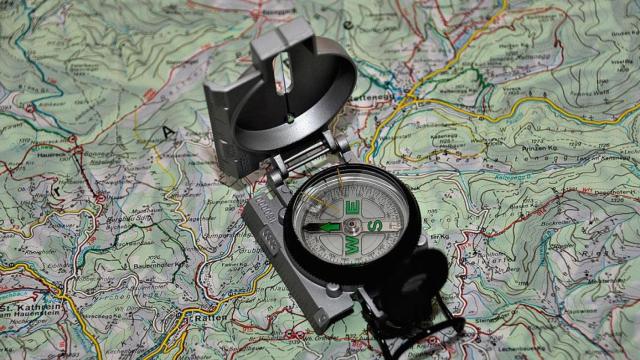 Brújula señalando al norte / PIXABAY