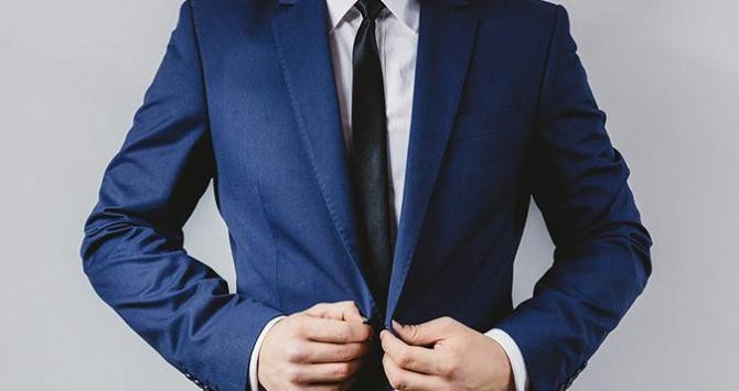 Hombre con traje y corbata / PIXABAY