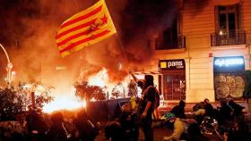 Disturbios contra la sentencia del 1-O en la plaza Urquinaona de Barcelona el 18 de octubre de 2019. CDR / EFE