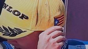 Gorra de Dunlop con la estelada en el GP de Cataluña de motociclismo