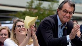 El expresidente de la Generalitat Artur Mas (d) junto a la candidata numero 2 a la alcaldía de Barcelona, Elsa Artadi / EFE