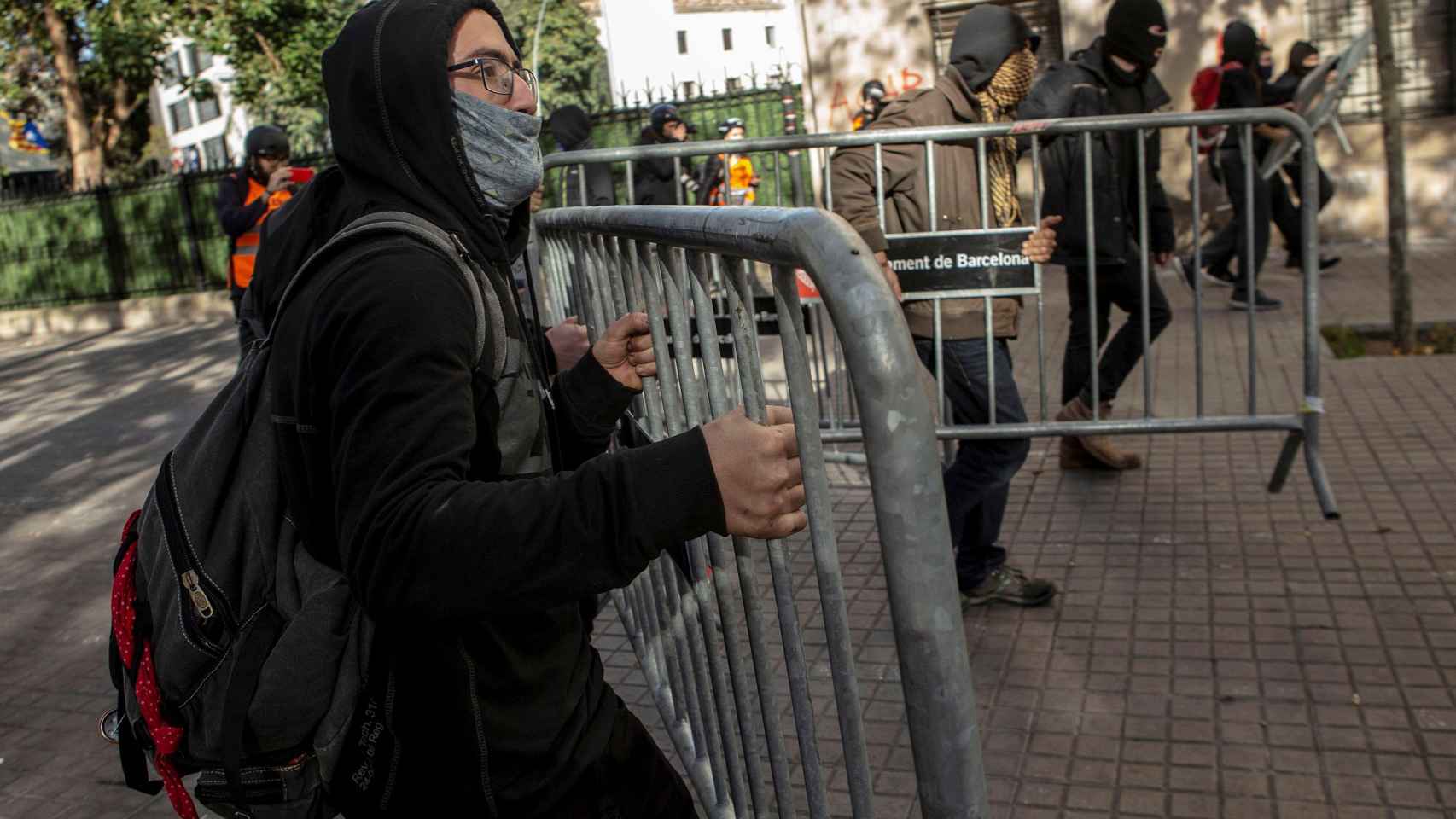 Algunos CDR durante las protestas en Barcelona