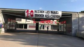 Pancarta llamando a la huelga estudiantil el 1-O en el campus de Bellaterra, en la Universitat Autònoma de Barcelona
