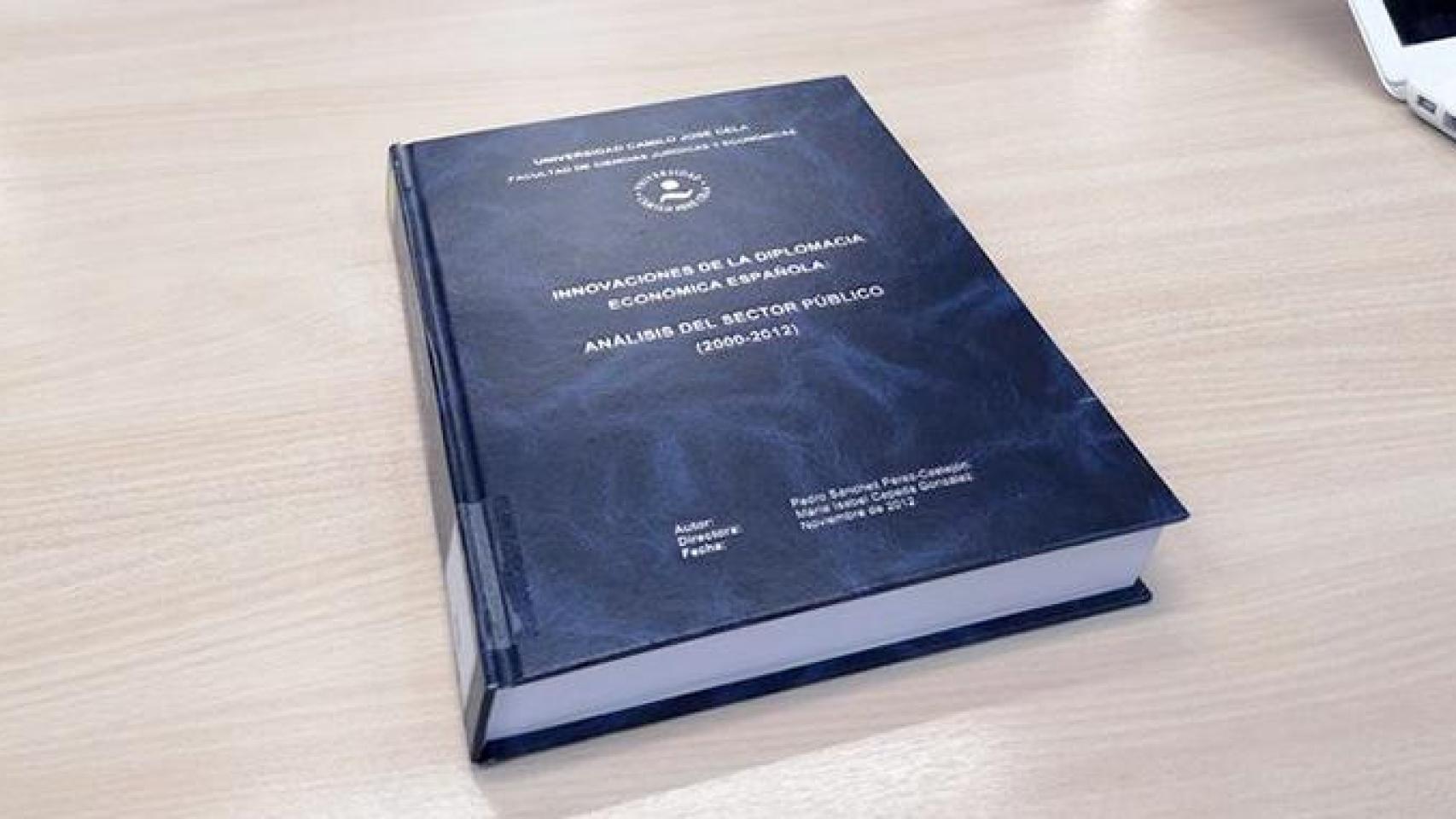 Portada de la tesis doctoral del presidente del Gobierno, Pedro Sánchez, que se encuentra en la Universidad Camilo José Cela, donde se puede consultar / EFE