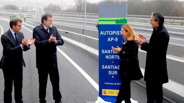 Mariano Rajoy, presidente del Gobierno, junto al presidente de la Xunta, Alberto Núñez Feijó (i), la presidenta del Congreso, Ana Pastor, y el ministro de Fomento, Íñigo de la Serna (d), antes de reclamar sensatez en Cataluña / EFE