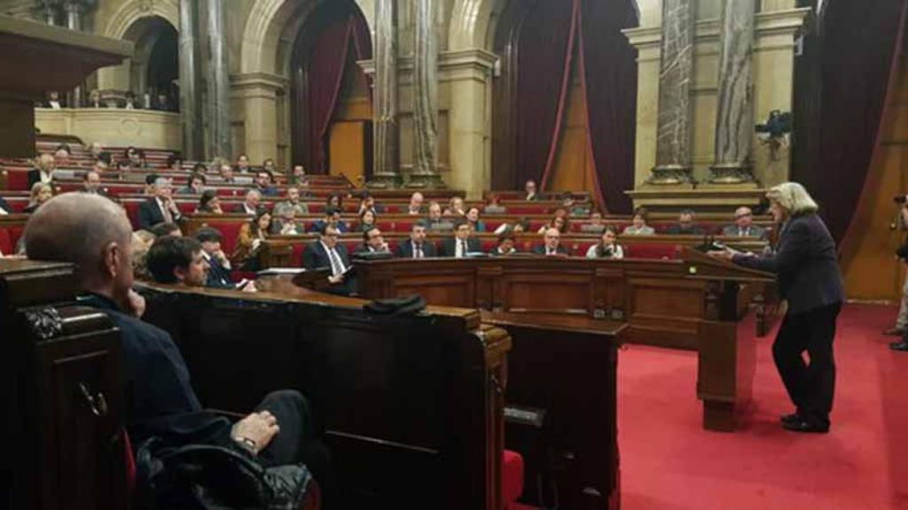 Teresa Crespo, portavoz de la entidad Pobresa Zero, en el Parlament.