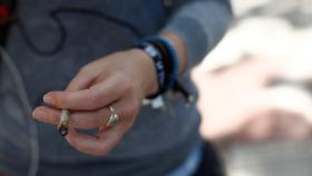 Mujer fumando un cigarro de liar / EDUARDO PARRA - EUROPA PRESS