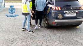 Los agentes de la Policía Nacional detienen a un presunto pedófilo cuando intentaba robar varios ordenadores en Palafrugell / CNP