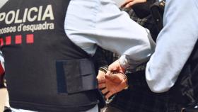 Los Mossos efectúan una detención / MOSSOS
