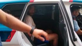 Los Mossos detienen a un hombre que se atrincheró en su casa después de intentar matar a navajazos a su padre en Castelldefels (Barcelona) / MOSSOS