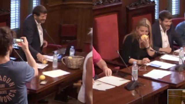 Albert Batlle y Eva Parera, concejal y presidenta del Distrito de Sarrià, con limones / CG