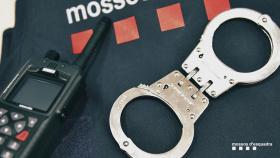 Material de los Mossos d'Esquadra como el empleado para la detención del atracados de Santa Coloma de Gramenet / EP