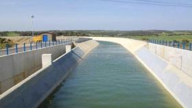 El canal Segarra-Garrigues donde, a su paso por Tàrrega, cayó el niño de 9 años / GOOGLE MAPS
