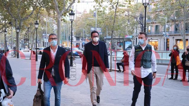 David Madí llega a su despacho acompañado de la Guardia Civil para registrar su despacho / PABLO MIRANZO