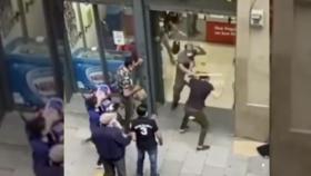 Echan a palos a un ladrón en un supermercado de Barcelona / INSTAGRAM