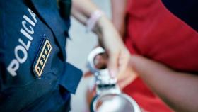 Momento de la detención del vendedor de droga / MOSSOS