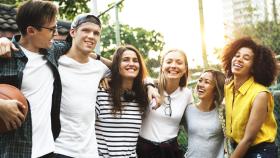 Grupo de amigos que forman parte de la generación 'millennial' / FREEPIK