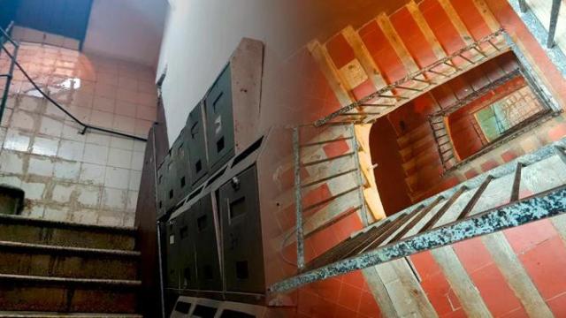 La escalera del narcopiso donde un 'señor de la droga' violó, presuntamente, a una niña de 13 años en el barrio del Raval en Barcelona / CG