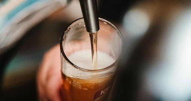 Cerveza de grifo / UNSPLASH