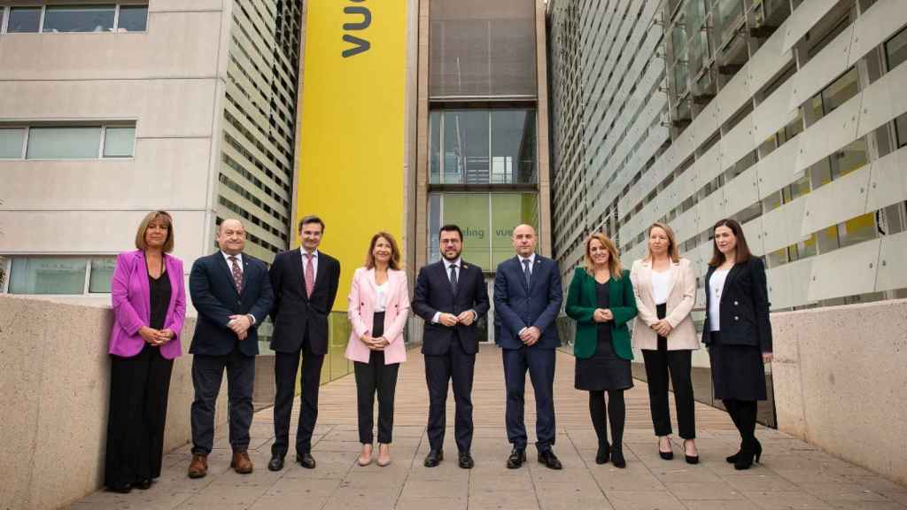 Foto institucional de la inauguración de las nuevas oficinas de Vueling / CEDIDA