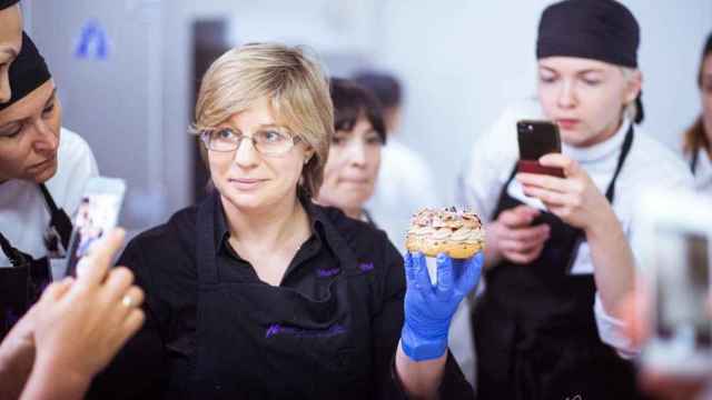 Maria Selyanina, la reina de la pastelería de Barcelona, ha sido condenada y se enfrenta a un embargo / CG