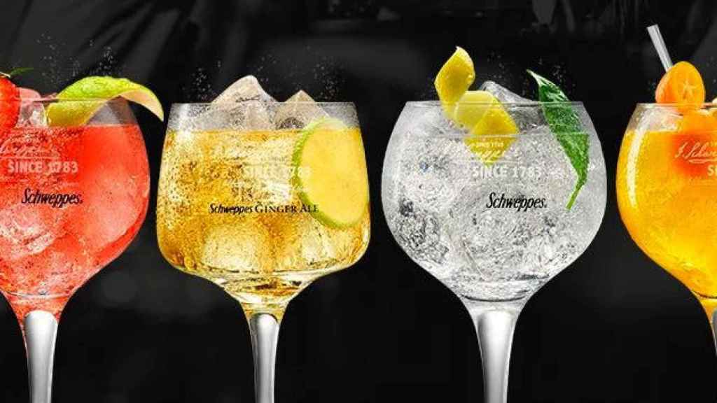 Gin-tonics con tónica Schweppes / SCHWEPPES