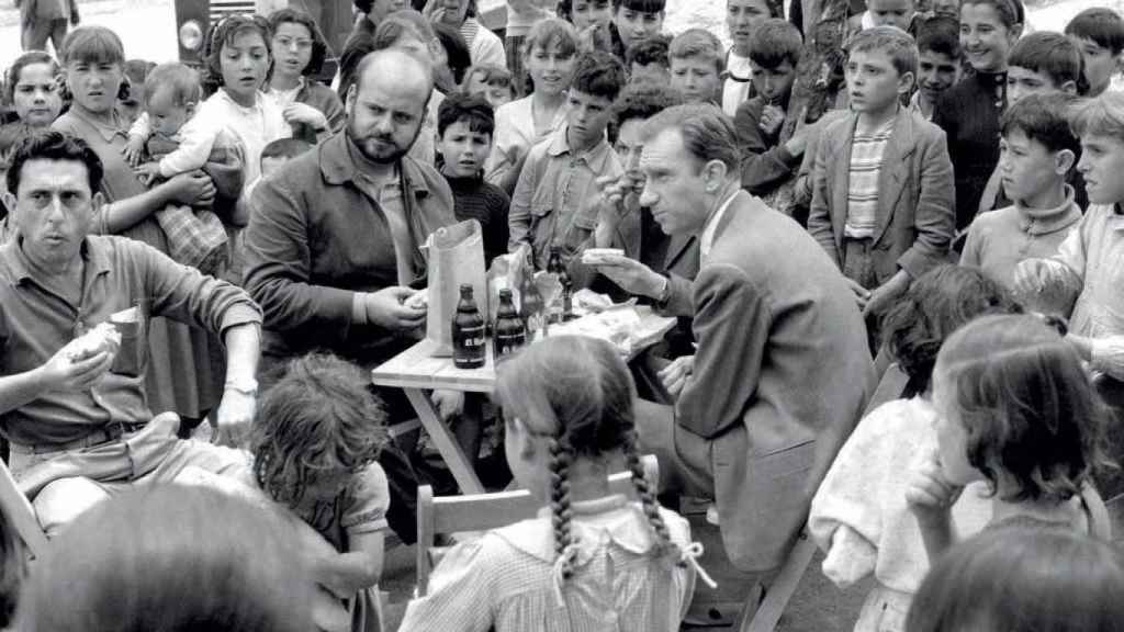 Juan Estelrich y Fernán Gómez en el rodaje de 'La vida alrededor' (1959)