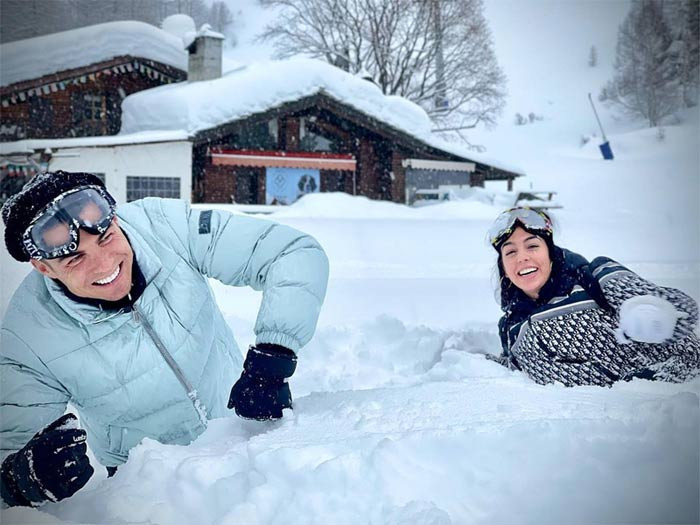 georgina y cristiano en la nieve