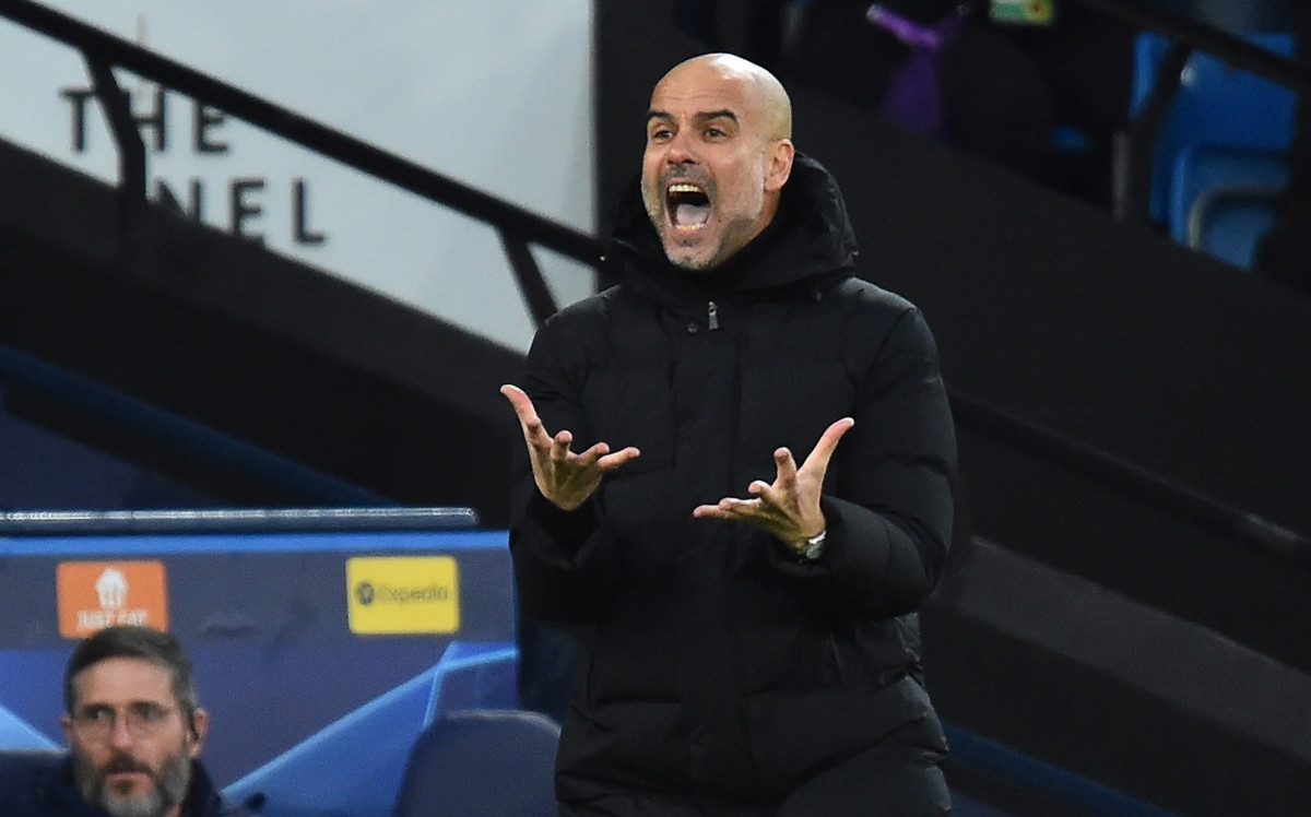 Pep Guardiola, durante el partido contra el Manchester City en el Etihad Stadium / EFE