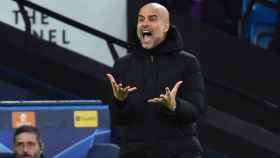 Pep Guardiola, durante el partido contra el Manchester City en el Etihad Stadium / EFE