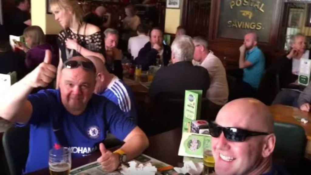 Aficionados del Chelsea en Barcelona / YOUTUBE