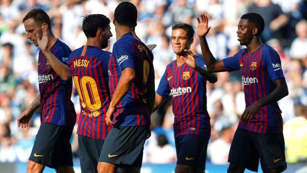 Rakitic, Messi, Suárez y Coutinho felicitan a Dembelé tras su gol en el Real Sociedad-Barça / EFE