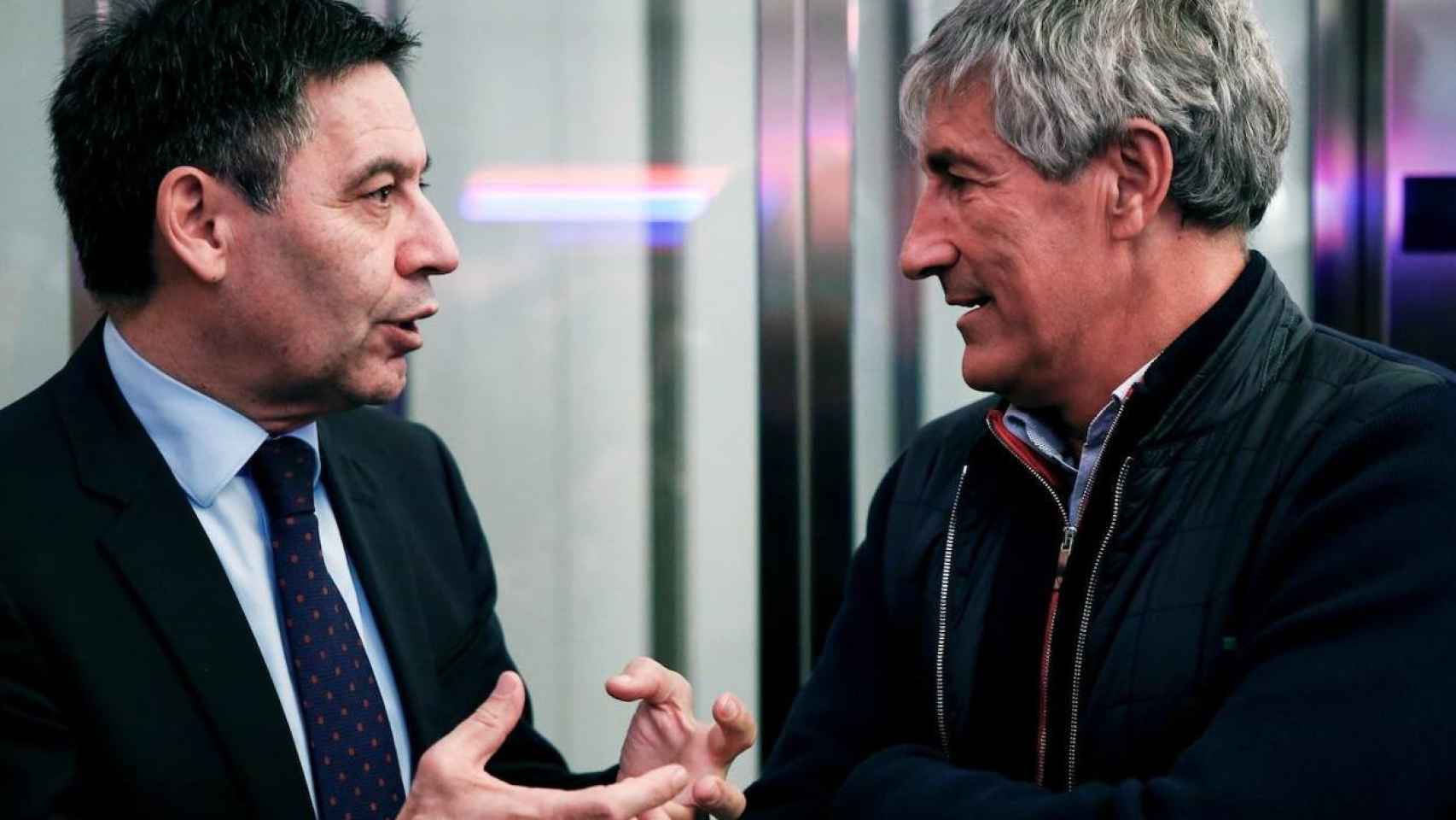 Bartomeu, charlando junto a Quique Setién | EFE