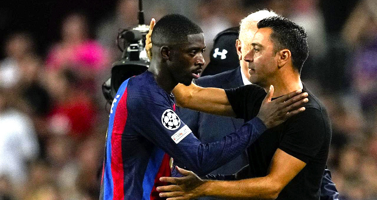 Xavi Hernández felicita a Dembelé tras su magnífico estreno en Champions contra el Viktoria Plzen / EFE