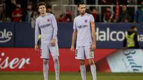 Gerard Piqué y Sergio Busquets, líderes incombustibles del Barça en Pamplona / EFE