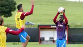 Samuel Umtiti, cuya salida sigue en la agenda del Barça, durante un entrenamiento esta pretemporada / FCB