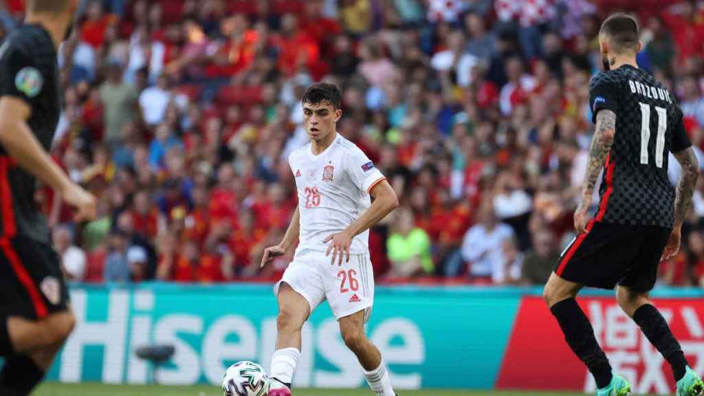 Pedri jugando contra Croacia en la Eurocopa / EFE