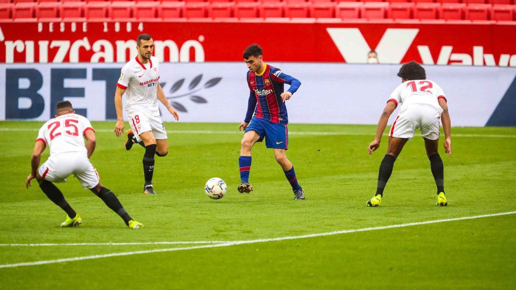 Pedri en una acción contra e Sevilla / FC Barcelona