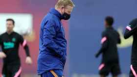 Ronald Koeman, en un entrenamiento del Barça | FCB