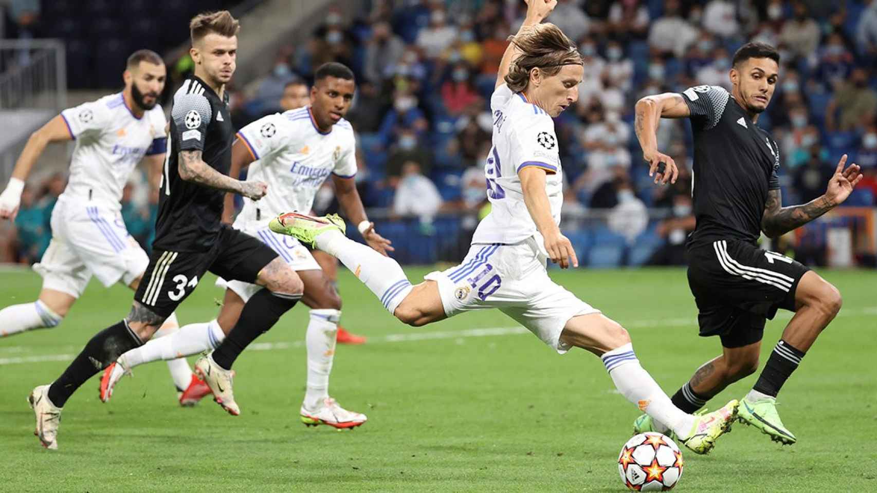 El disparo de Luka Modric en el Real Madrid-Sheriff de Champions League. Hoy contra el Shakhtar / EFE