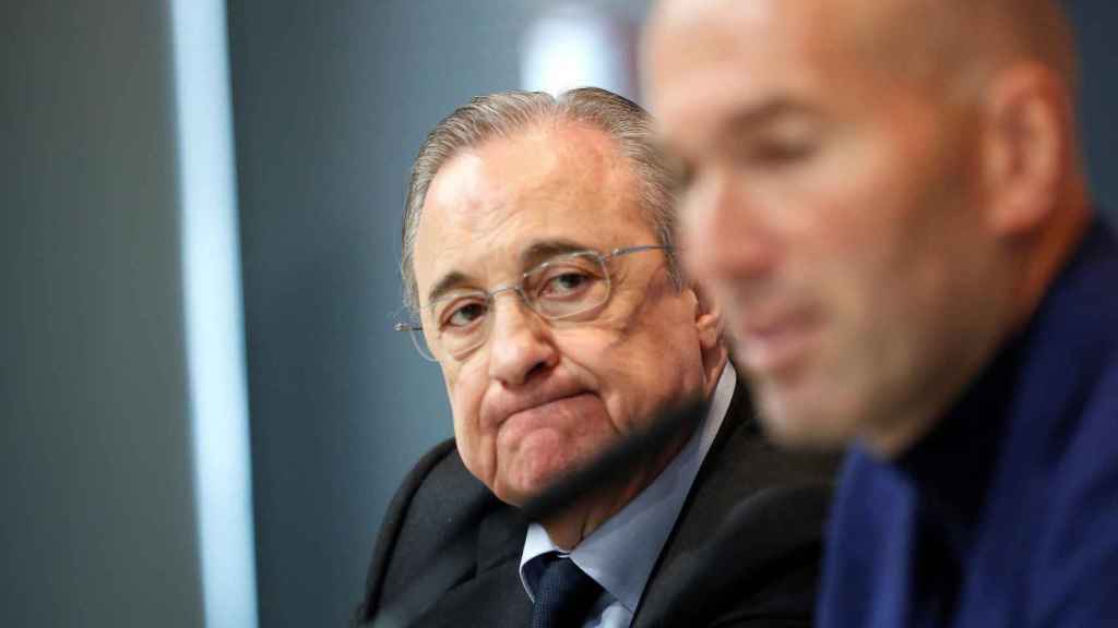 Florentino Pérez asiste a Zidane el día que dejó el banquillo del Real Madrid / EFE