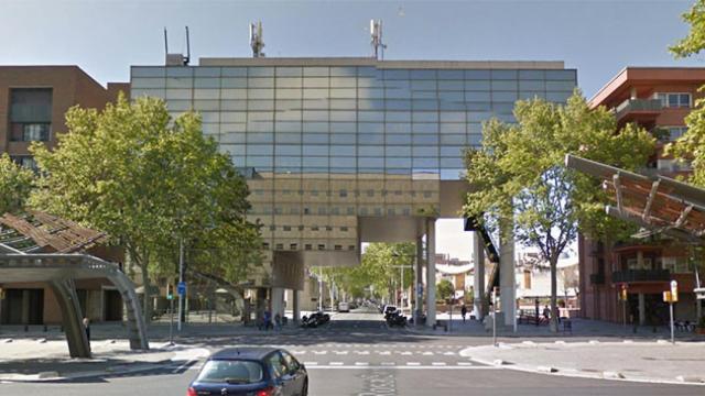 Inmueble de la Vila Olímpica donde Onix Renta quiere abrir un 'macroalbergue' / GOOGLE MAPS